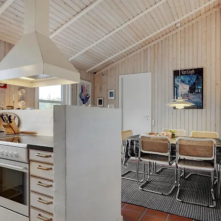 Tino - 900m From The Sea By Interhome *
